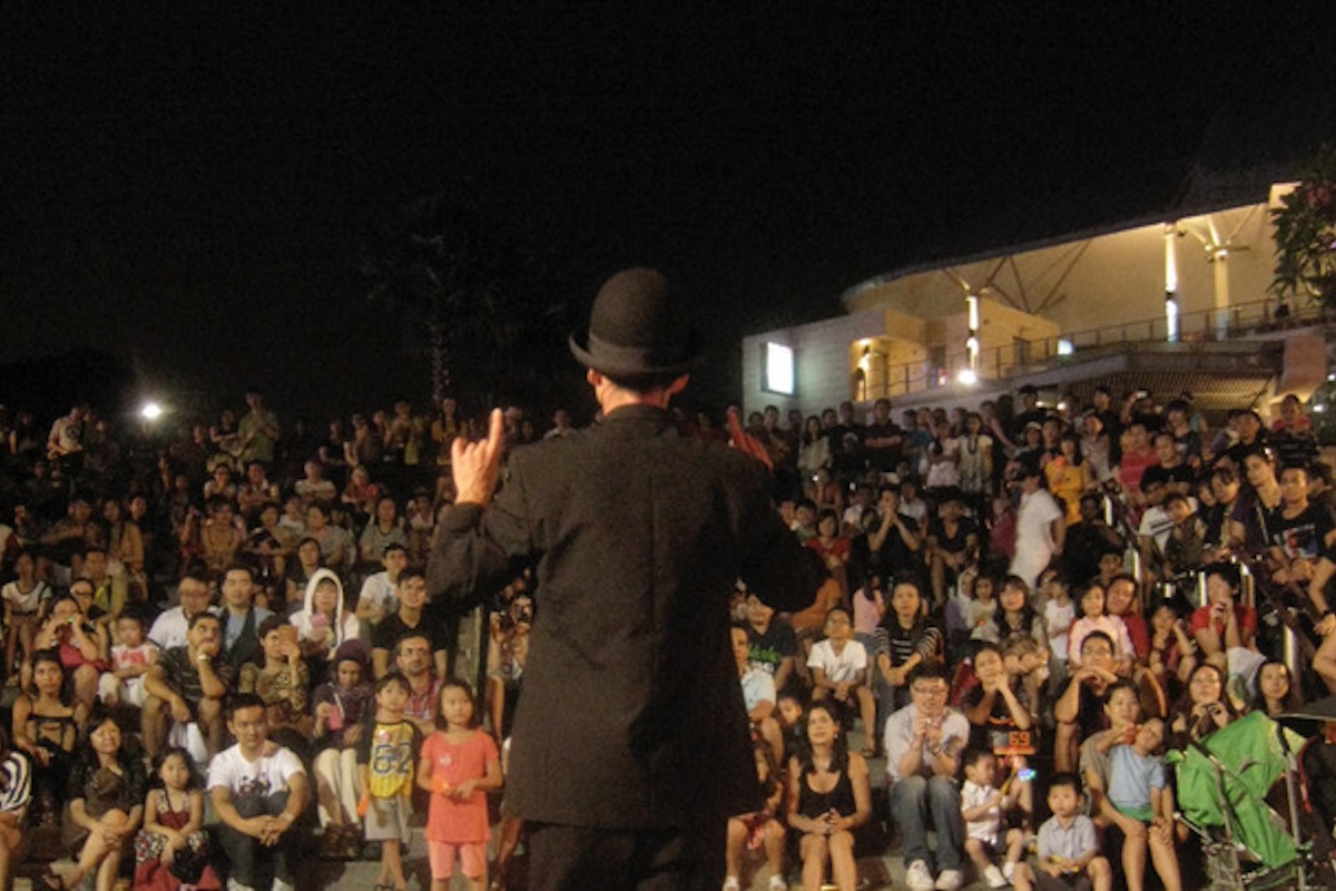 AR Great Balanzo Crowd.